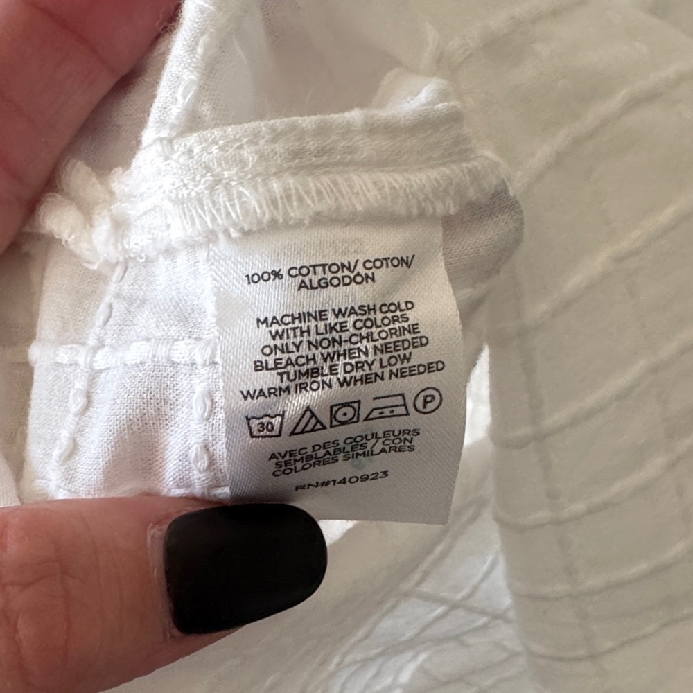 Sleeveless White Button-Up Women's Top - Picture 9 of 9